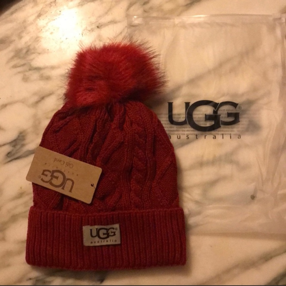 ❤️Cable knit UGG beanie w/ fleece lining❤️
